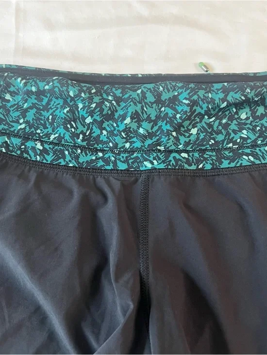 Lululemon Run Times Shorts Black Mountain Peaks Forage Teal Size 6 - Picture 4 of 5